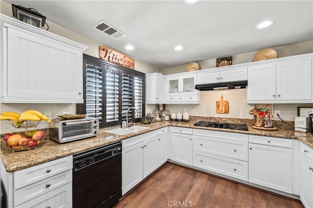 7925 Hemingway Ct, Fontana, CA 92336 - kitchen with dishwasher, gas stovetop, under cabinet range hood, a sink, and white cabinets
