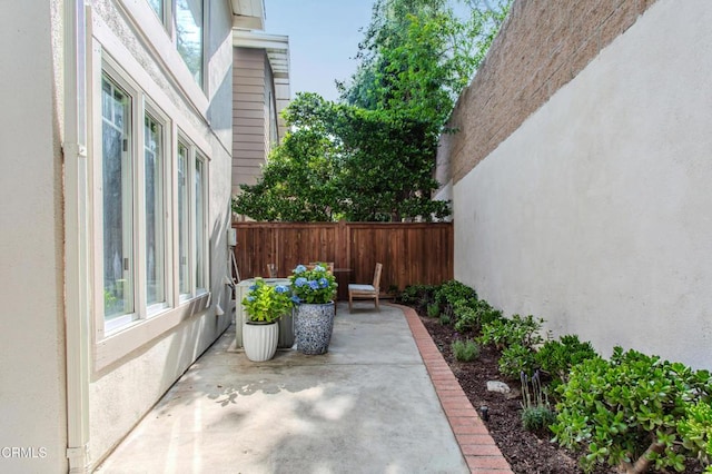 2759 Butter Creek Dr, Pasadena, CA 91107 - view of patio / terrace
