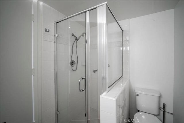 270 Avenida Sevilla Unit C, Laguna Woods, CA 92637 - full bathroom with toilet and a shower stall