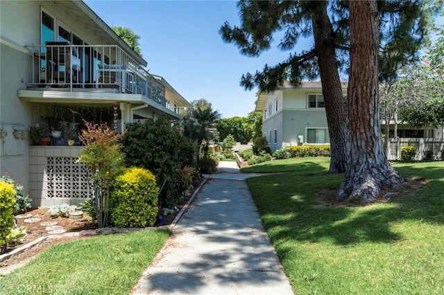 270 Avenida Sevilla Unit C, Laguna Woods, CA 92637 - view of home's community featuring a lawn