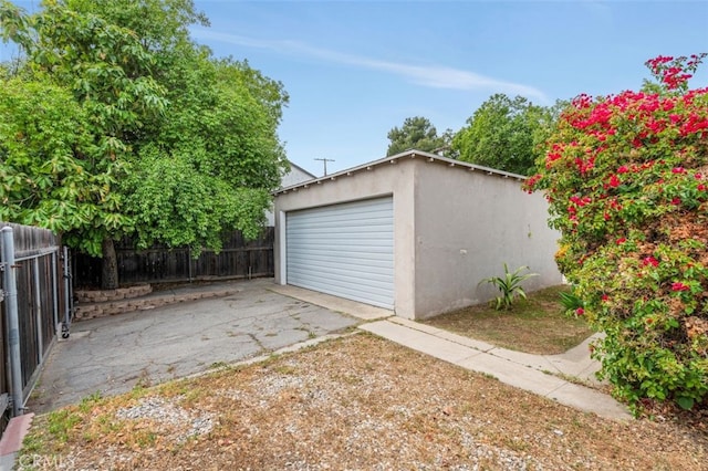 9933 Norwich Ave, Mission Hills San Fernando, CA 91345 - view of detached garage