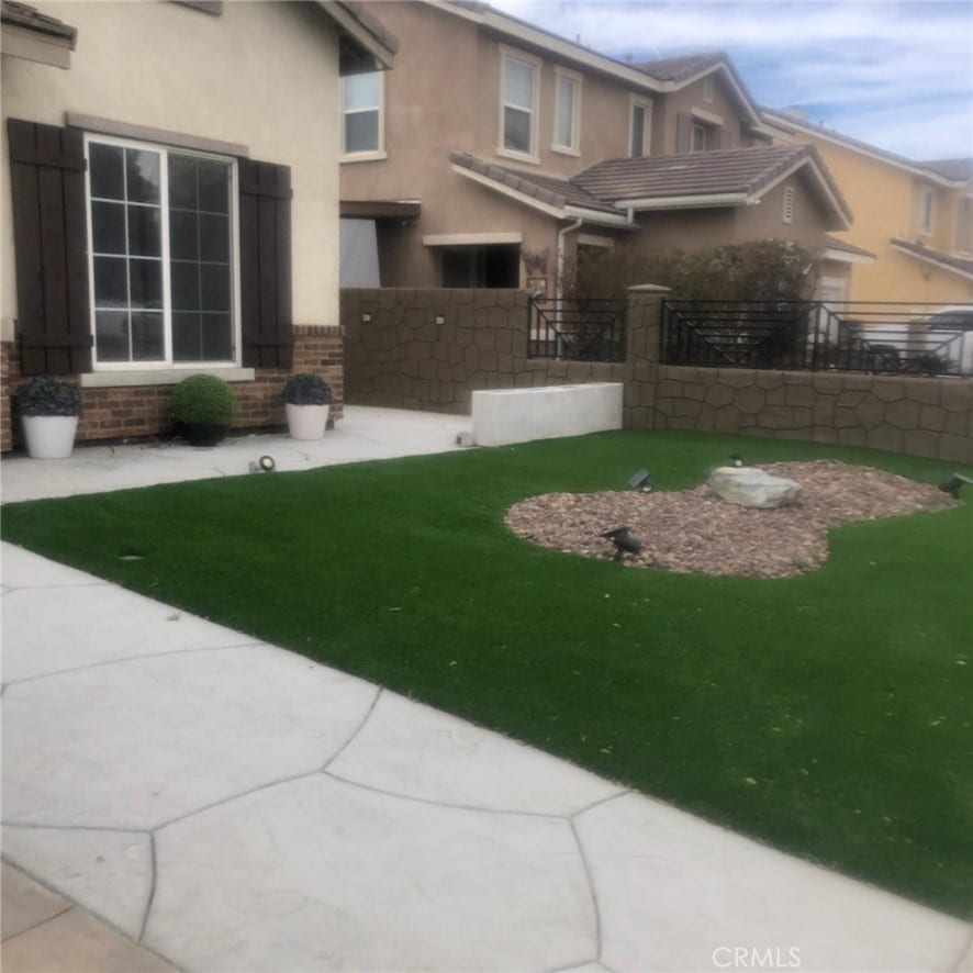 3042 San Luis Dr, Lancaster, CA 93535 - view of yard
