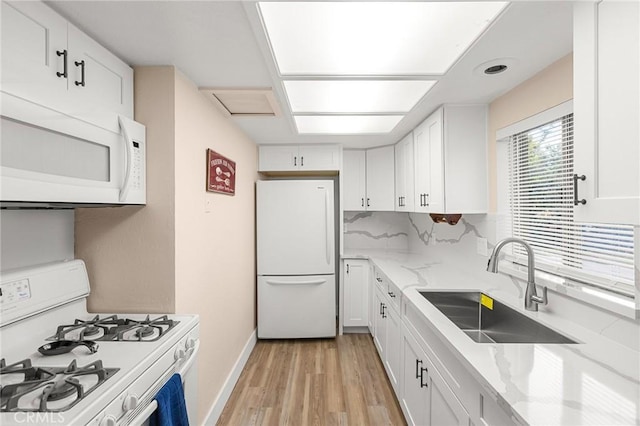 233 Glen Avon Dr, Cedar Glen, CA 92321 - kitchen featuring white appliances, a sink, light wood-style floors, baseboards, and white cabinets
