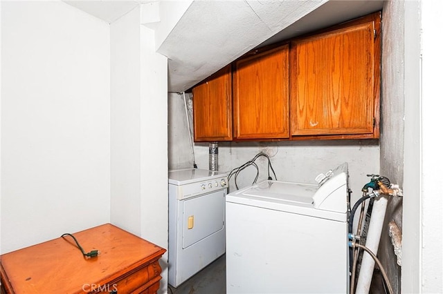 233 Glen Avon Dr, Cedar Glen, CA 92321 - washroom featuring cabinet space and independent washer and dryer