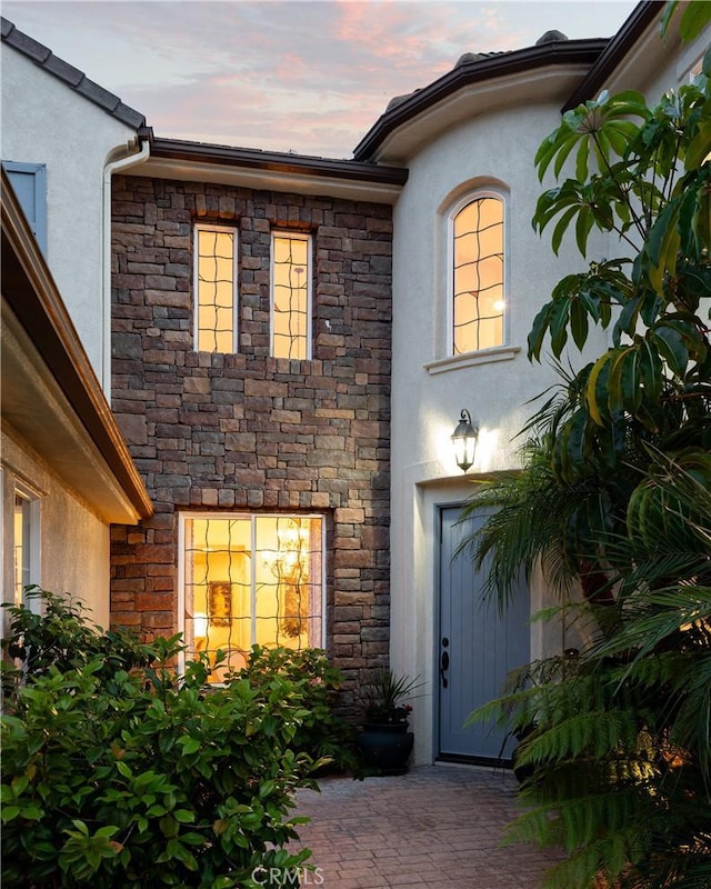 114 Via Monte Picayo, San Clemente, CA 92673 - exterior entry at dusk with stucco siding and stone siding