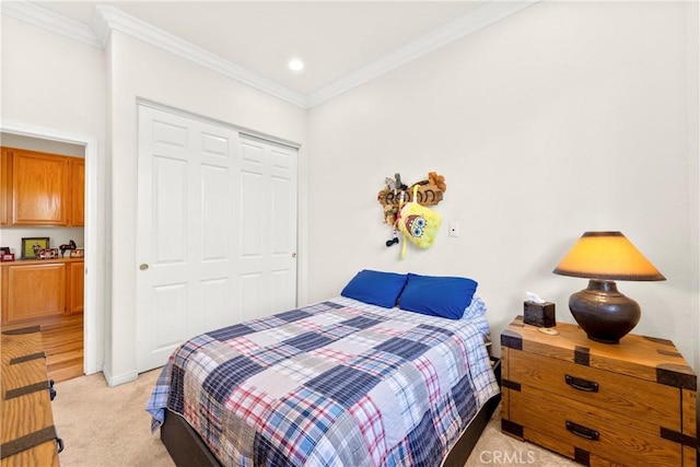 42302 Oregon Trl, Murrieta, CA 92562 - bedroom featuring light carpet, crown molding, and a closet
