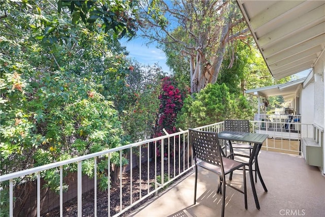 124 Via Estrada Unit O, Laguna Woods, CA 92637 - balcony featuring outdoor dining space