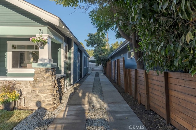 1322 N June St, Los Angeles, CA 90028 - view of side of home