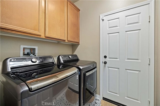 5058 Meadowsweet Dr, Palmdale, CA 93551 - washroom featuring cabinet space and independent washer and dryer