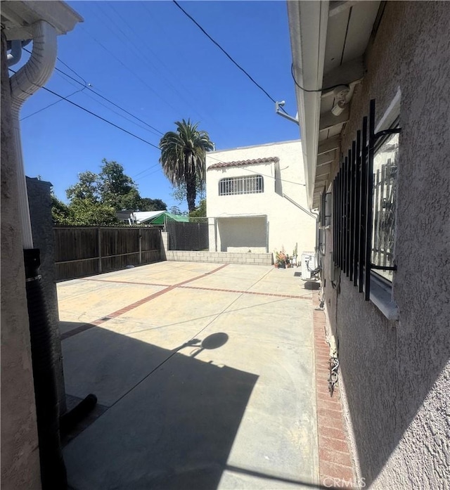1022 W 103rd St, Los Angeles, CA 90044 - view of patio
