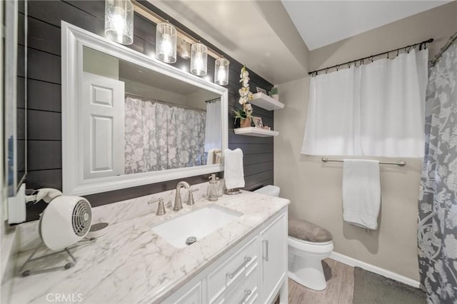 1140 Pacific Ave Unit 10, Long Beach, CA 90813 - full bath featuring toilet, vanity, and baseboards