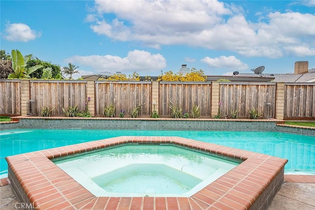 6324 E Colorado St, Long Beach, CA 90803 - view of swimming pool featuring an in-ground hot tub and a fenced backyard