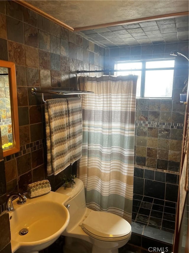 1767 W Chandeleur Dr, San Pedro, CA 90732 - full bath featuring a sink, a tile shower, and toilet