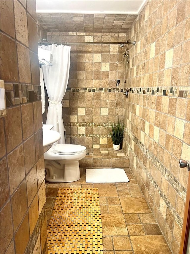 1767 W Chandeleur Dr, San Pedro, CA 90732 - full bath with a tile shower and toilet