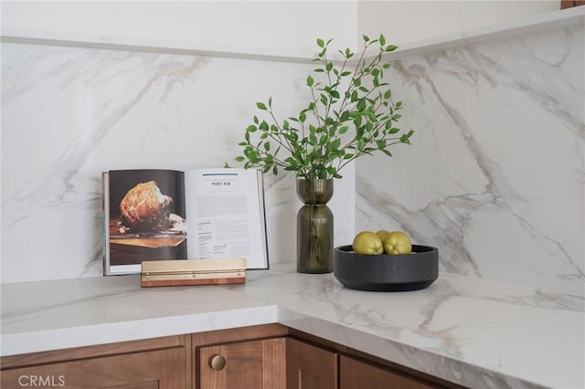 1709 Wollacott St, Redondo Beach, CA 90278 - detailed view of tasteful backsplash