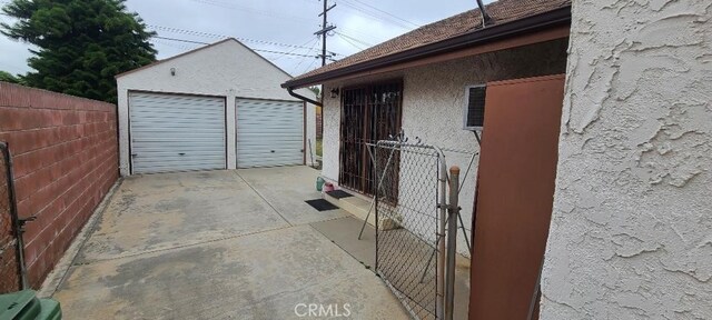 7819 Dalton Ave, Los Angeles, CA 90047 - view of garage