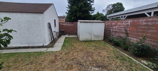 7819 Dalton Ave, Los Angeles, CA 90047 - view of fenced backyard