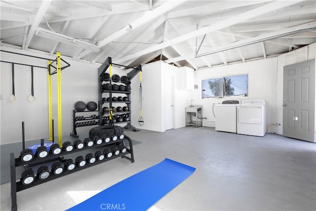 66691 Flora Ave, Desert Hot Springs, CA 92240 - workout room featuring independent washer and dryer and vaulted ceiling