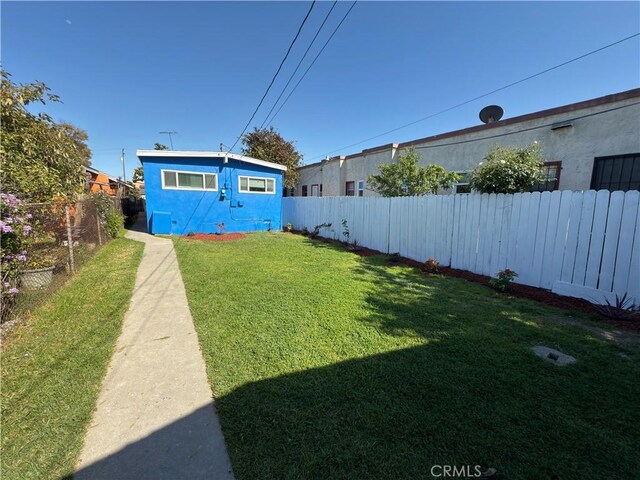 1735 Chestnut Ave, Long Beach, CA 90813 - view of fenced backyard