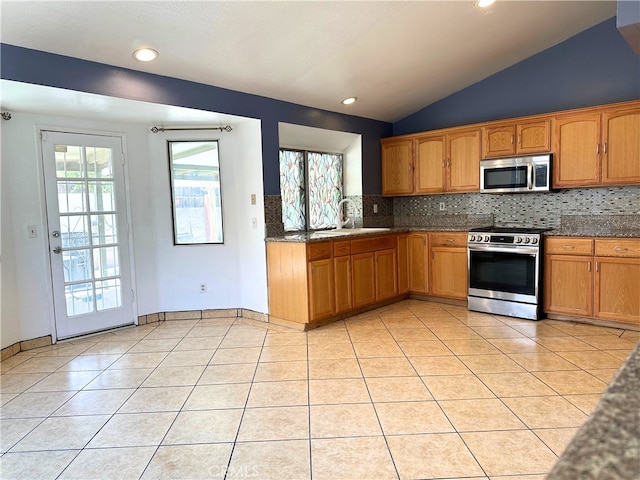 2582 Buchanan Ct, Perris, CA 92571 - kitchen featuring stainless steel appliances, a sink, backsplash, lofted ceiling, and light tile patterned floors