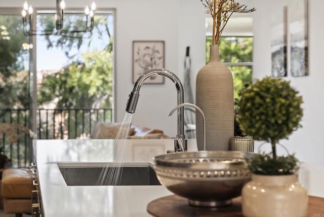 1836 Mesquite, Oceanside, CA 92056 - detailed view of a chandelier