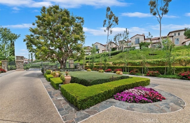 1 Sorrento Ct, Newport Coast, CA 92657 - surrounding community with a residential view