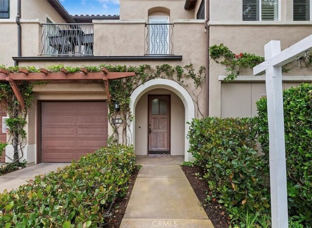 1 Sorrento Ct, Newport Coast, CA 92657 - property entrance featuring a balcony, stucco siding, driveway, and a garage