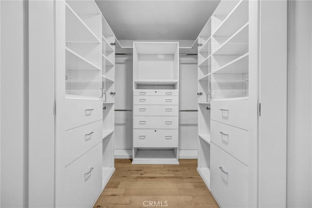 1035 Medford Rd, Pasadena, CA 91107 - walk in closet featuring light wood-style floors