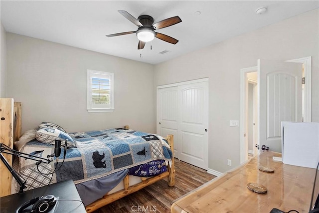 45976 Camino Rubi, Temecula, CA 92592 - bedroom with wood finished floors, a closet, and a ceiling fan
