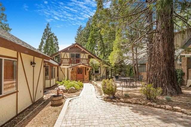 1954 Nob Hill Dr, Running Springs, CA 92382 - view of patio featuring a balcony