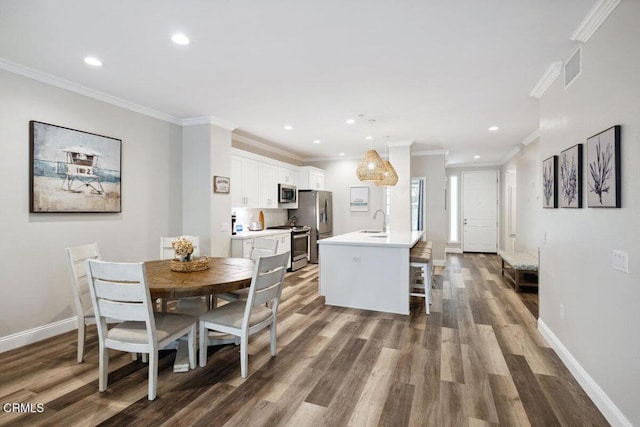 1503 Windshore Way, Oxnard, CA 93035 - dining room featuring wood finished floors, baseboards, crown molding, and recessed lighting