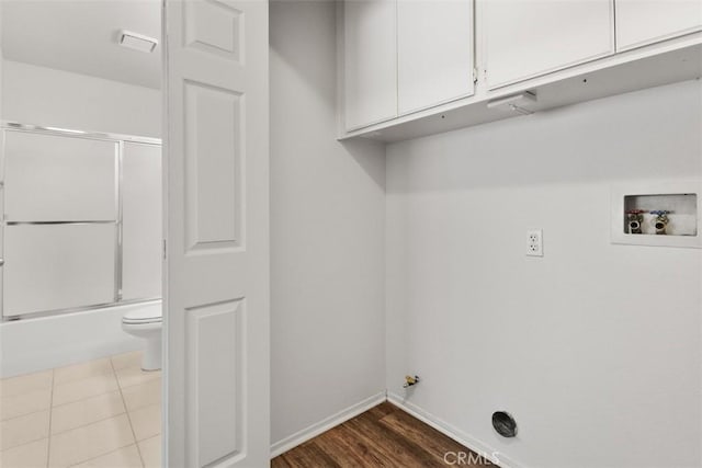 28265 Valombrosa Dr, Menifee, CA 92584 - laundry room featuring cabinet space, hookup for a washing machine, baseboards, and wood finished floors