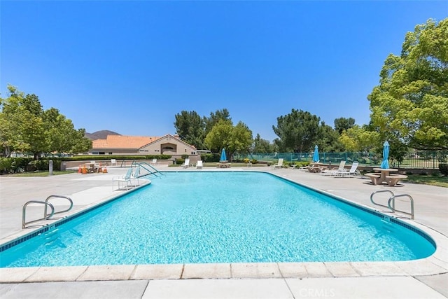 28265 Valombrosa Dr, Menifee, CA 92584 - community pool with a patio