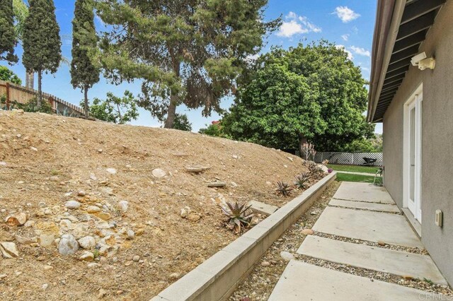 5441 Pennsylvania Ln, La Mesa, CA 91942 - view of yard