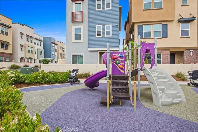660 Daniel Freeman Cir, Inglewood, CA 90301 - communal playground featuring a residential view