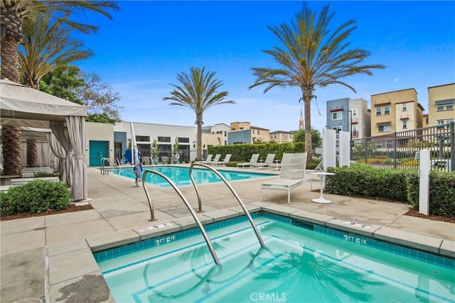 660 Daniel Freeman Cir, Inglewood, CA 90301 - community pool with a patio area, a community hot tub, and a residential view