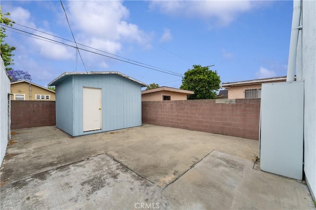 6031 6th Ave, Los Angeles, CA 90043 - fenced backyard featuring a patio area