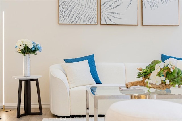 13445 Savanna, Tustin, CA 92782 - sitting room with baseboards
