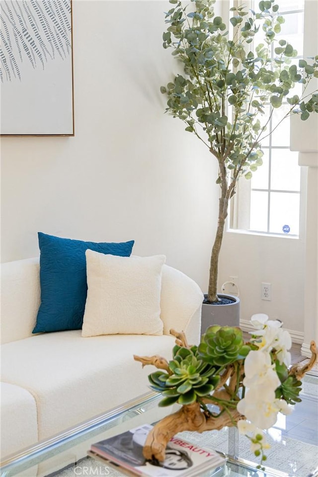 13445 Savanna, Tustin, CA 92782 - living room featuring baseboards