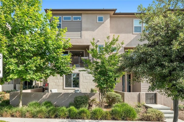 258 Merit, Irvine, CA 92618 - back of property with stucco siding