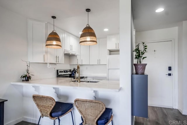 6930 Hyde Park Dr Unit 218, San Diego, CA 92119 - kitchen featuring freestanding refrigerator, stainless steel range, a sink, a peninsula, and dark wood-style floors