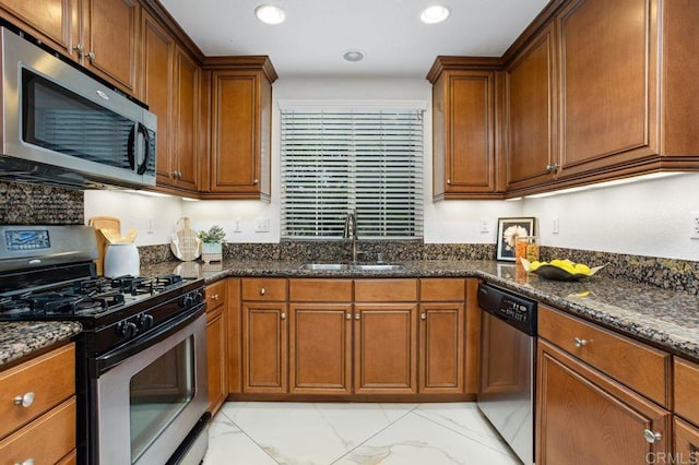5529 Old Ranch Rd Unit 47, Oceanside, CA 92057 - kitchen with appliances with stainless steel finishes, a sink, light marble finish flooring, dark stone countertops, and recessed lighting