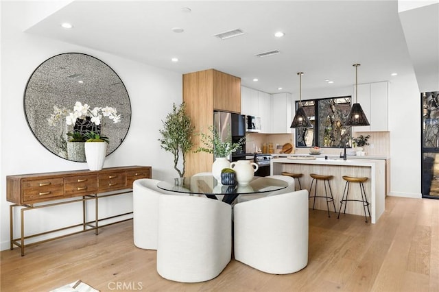 957 Everett St, Los Angeles, CA 90026 - dining room featuring light wood-style flooring and recessed lighting