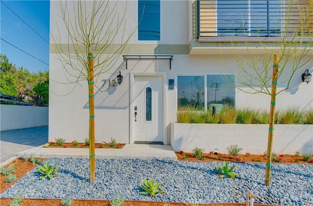 712 N Chestnut Ave, Los Angeles, CA 90042 - property entrance with stucco siding