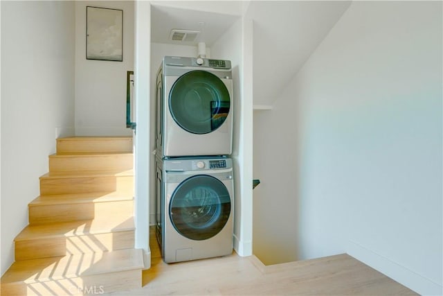 712 N Chestnut Ave, Los Angeles, CA 90042 - laundry area featuring stacked washer / dryer and wood finished floors