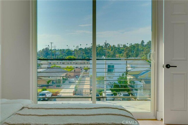 712 N Chestnut Ave, Los Angeles, CA 90042 - bedroom / living area view