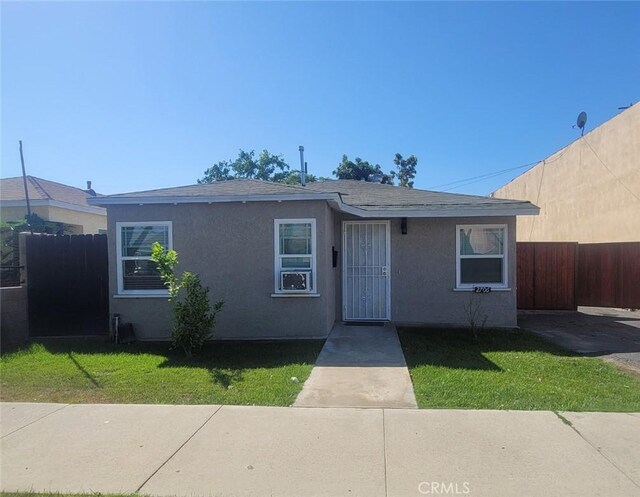 2706 E 57th St, Long Beach, CA 90805 - bungalow featuring stucco siding