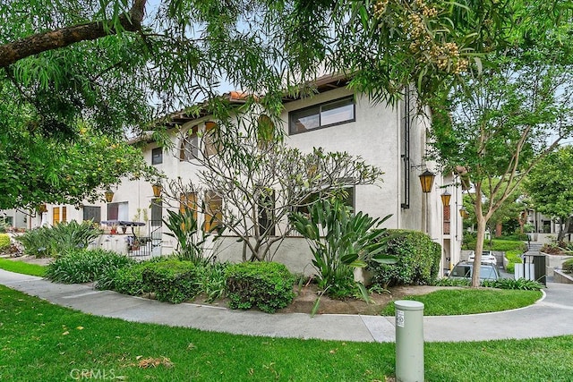 400 S Flower St Unit 84, Orange, CA 92868 - view of front facade featuring stucco siding and a front lawn