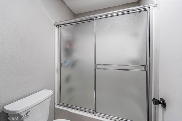 14819 Downey Ave Unit 121, Paramount, CA 90723 - bathroom with toilet, shower / bath combination with glass door, and a textured wall