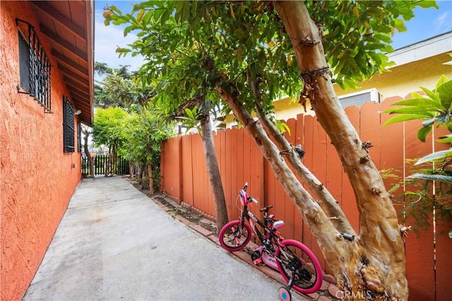 157 E 70th St, Los Angeles, CA 90003 - view of patio / terrace